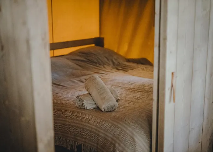 Wolny Glamping Na Mazurach 豪华帐篷 *